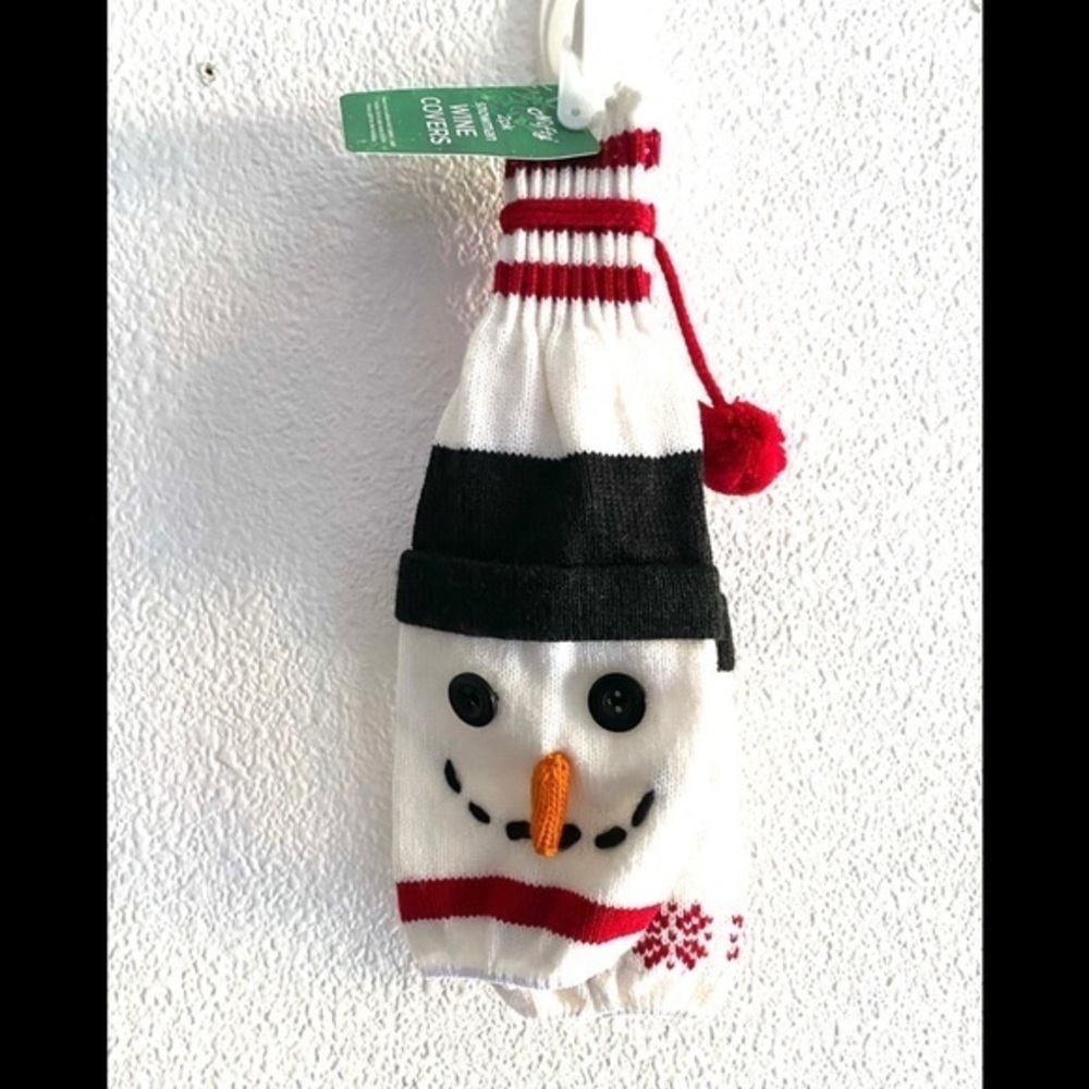 NIFTY knitted snowman holiday wine covers 2 piece bundle